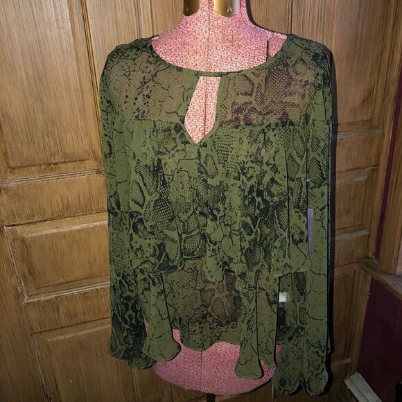 Jennifer Lopez Snakeskin Blouse - Picture 3 of 11